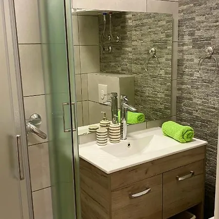 Studio Apartma Sara Apartment *
